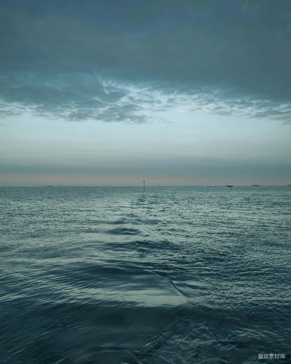 高清摄影 海景 宁静 自然风光 海洋 日出 海上的宁静时刻