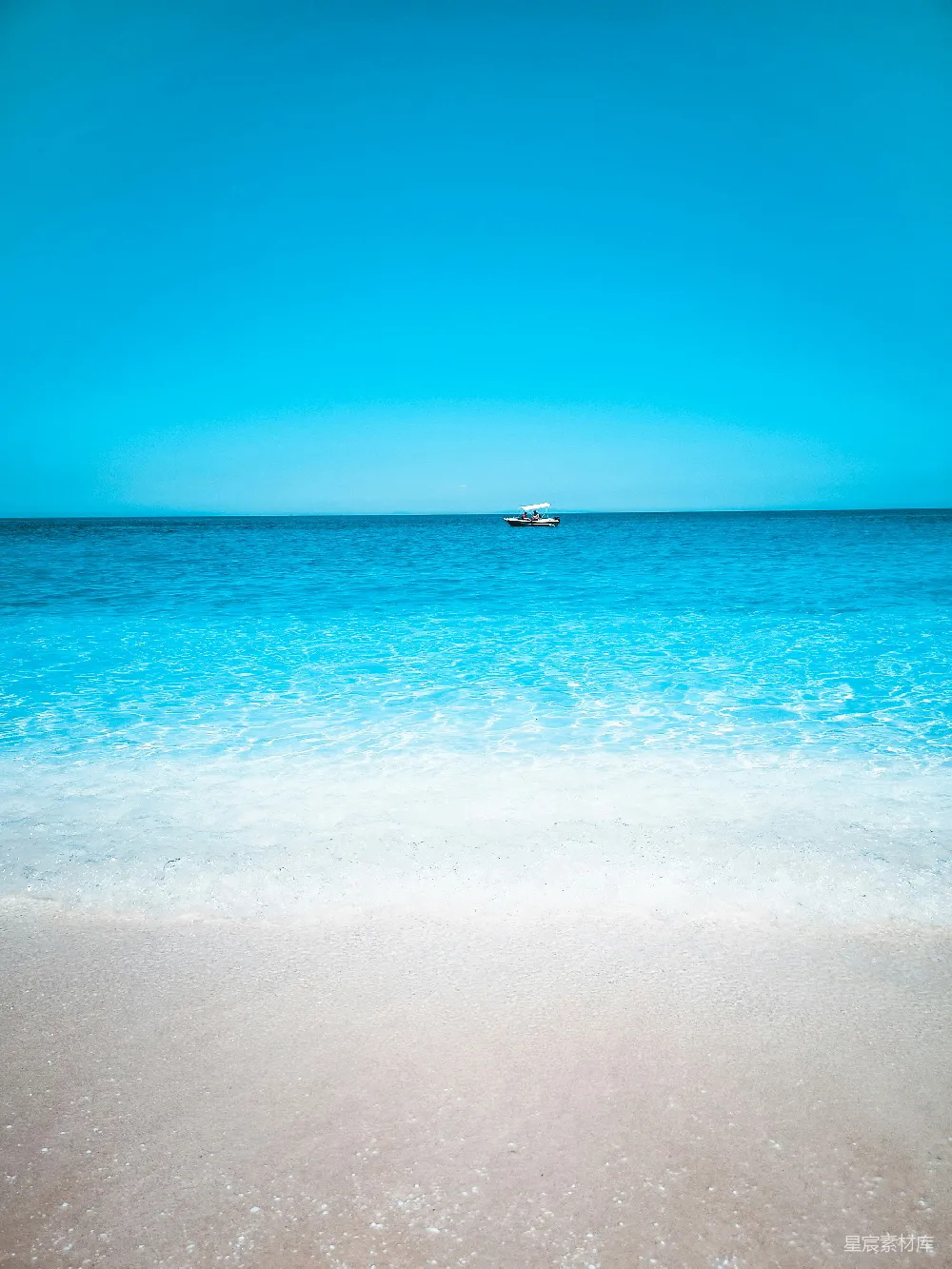 高清摄影 海滩 蓝色 宁静 自然 旅行 宁静的海滩与远航的船