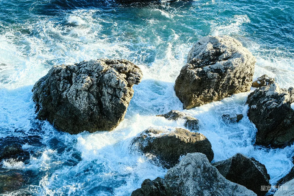 高清摄影 海浪 岩石 自然景观 海洋 动态 海浪拍打岩石