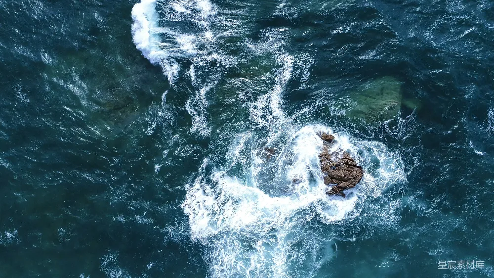 高清摄影 海洋 自然风光 航拍 动态 力量 海浪中的岩石