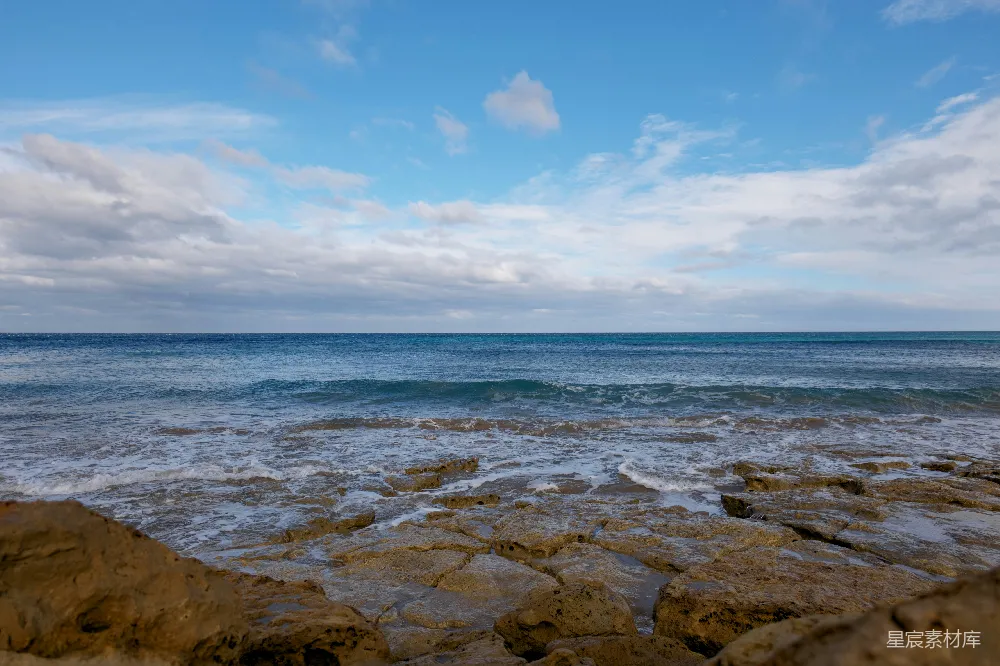 高清摄影 海滩 自然风光 海岸线 岩石 海洋 海岸线上的岩石与海洋