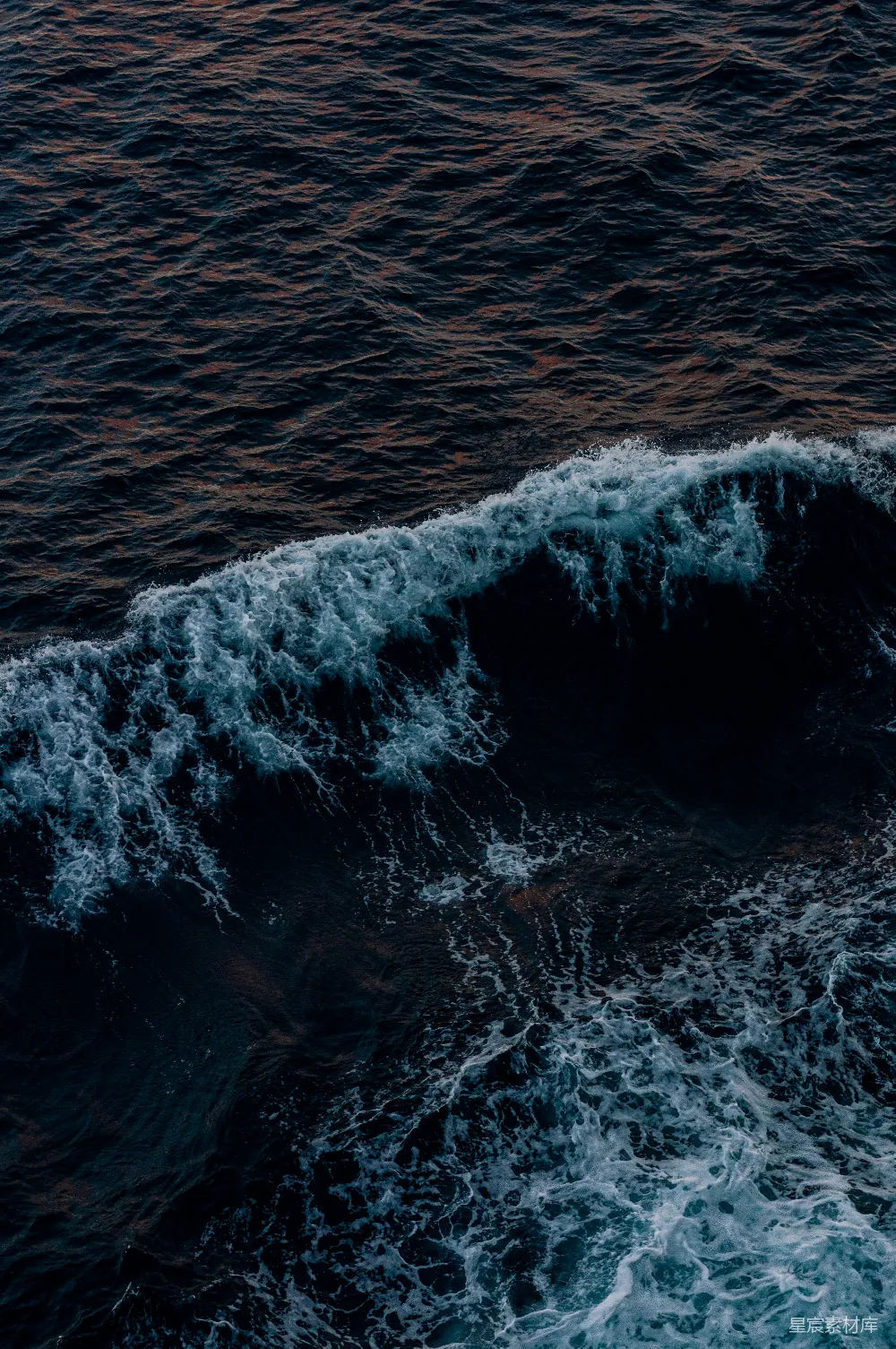 高清摄影 海洋 自然 波浪 宁静 深邃 海浪的壮丽曲线