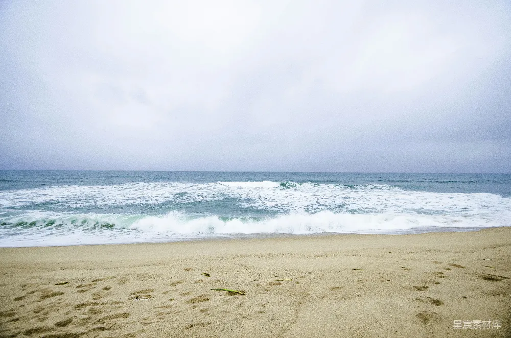 高清摄影 海滩 雾气 自然 宁静 海滩景色 雾蒙蒙的海滩