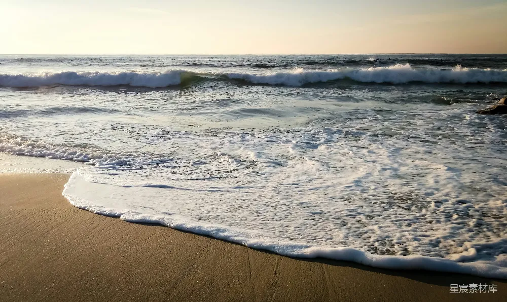 高清摄影 海滩 日落 海浪 自然风光 宁静 黄昏时分的海滩