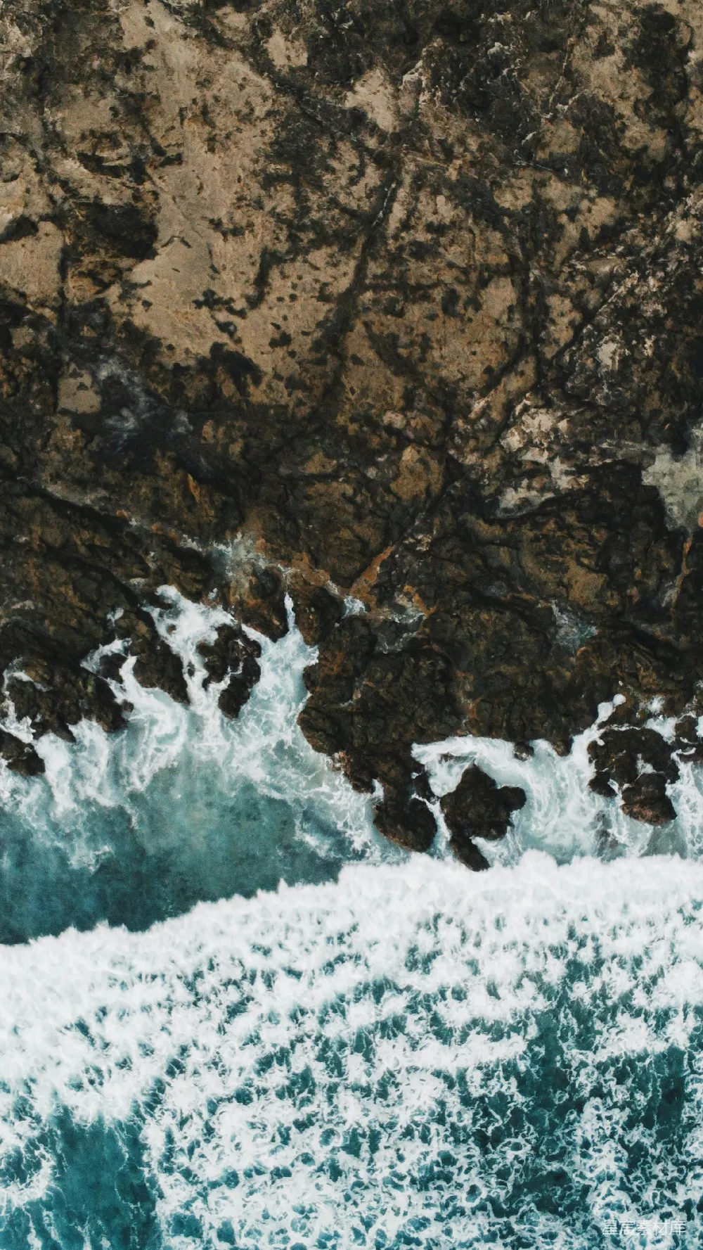 高清摄影 海岸线 波浪 岩石 自然风光 航拍 海岸线的波浪与岩石