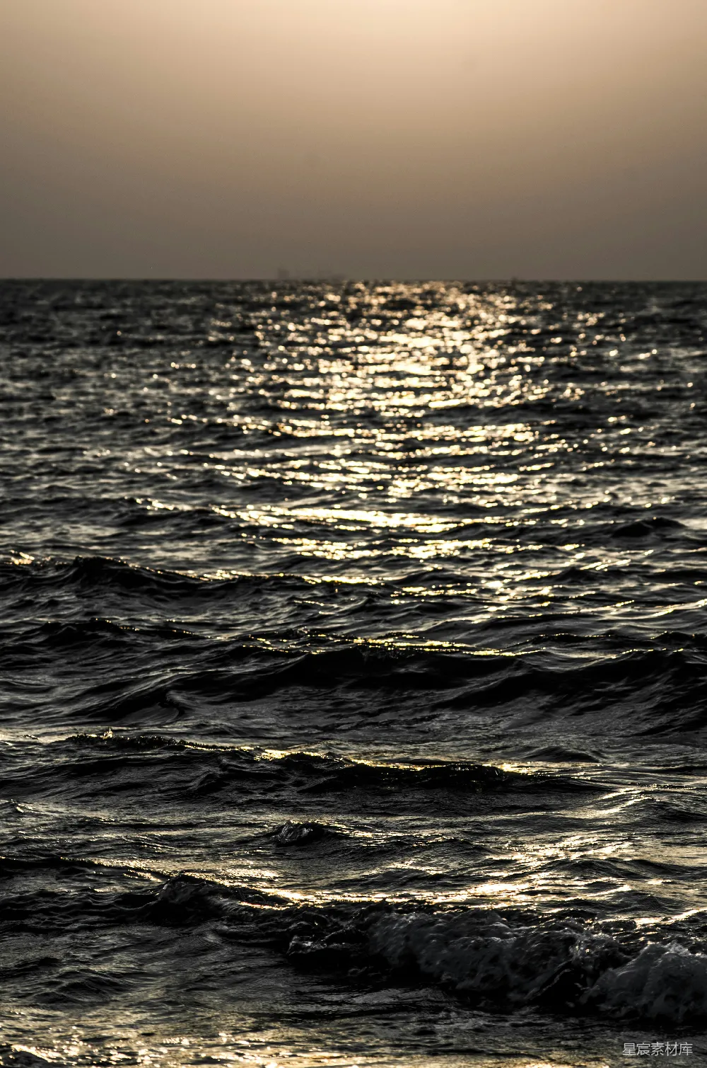 高清摄影 海浪 夕阳 自然 宁静 日落 夕阳下的海浪