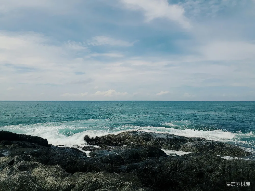 高清摄影 海岸线 自然风光 宁静 户外摄影 海洋 海浪拍打岩石