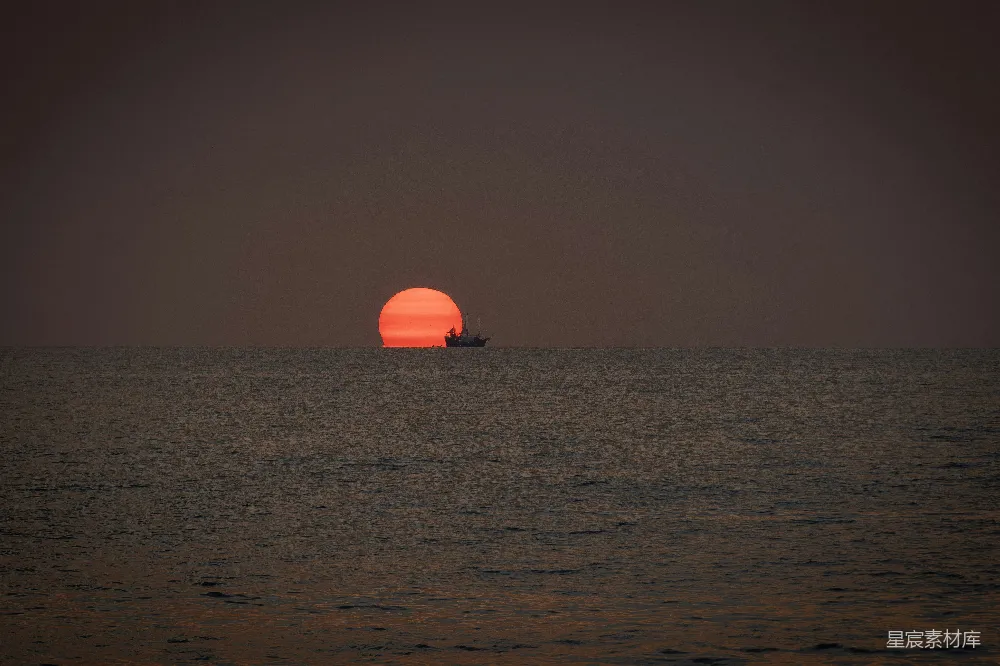 高清摄影 夕阳 海帆 宁静 自然 风景 夕阳下的海帆
