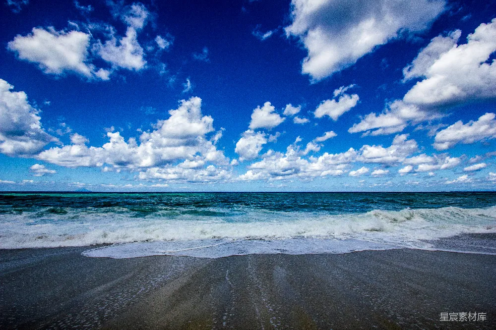高清摄影 海滩 海景 自然风光 夏日 休闲 蓝天白云下的海滩