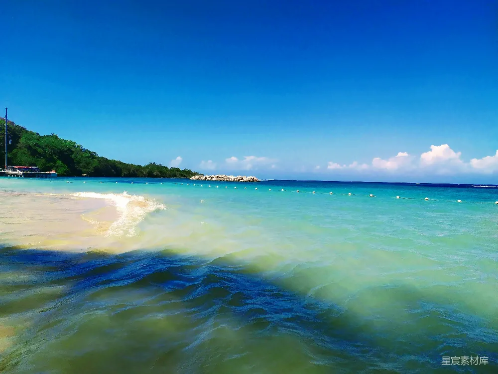 高清摄影 海滩 海洋 自然 度假 风景 碧海蓝天的宁静海滩