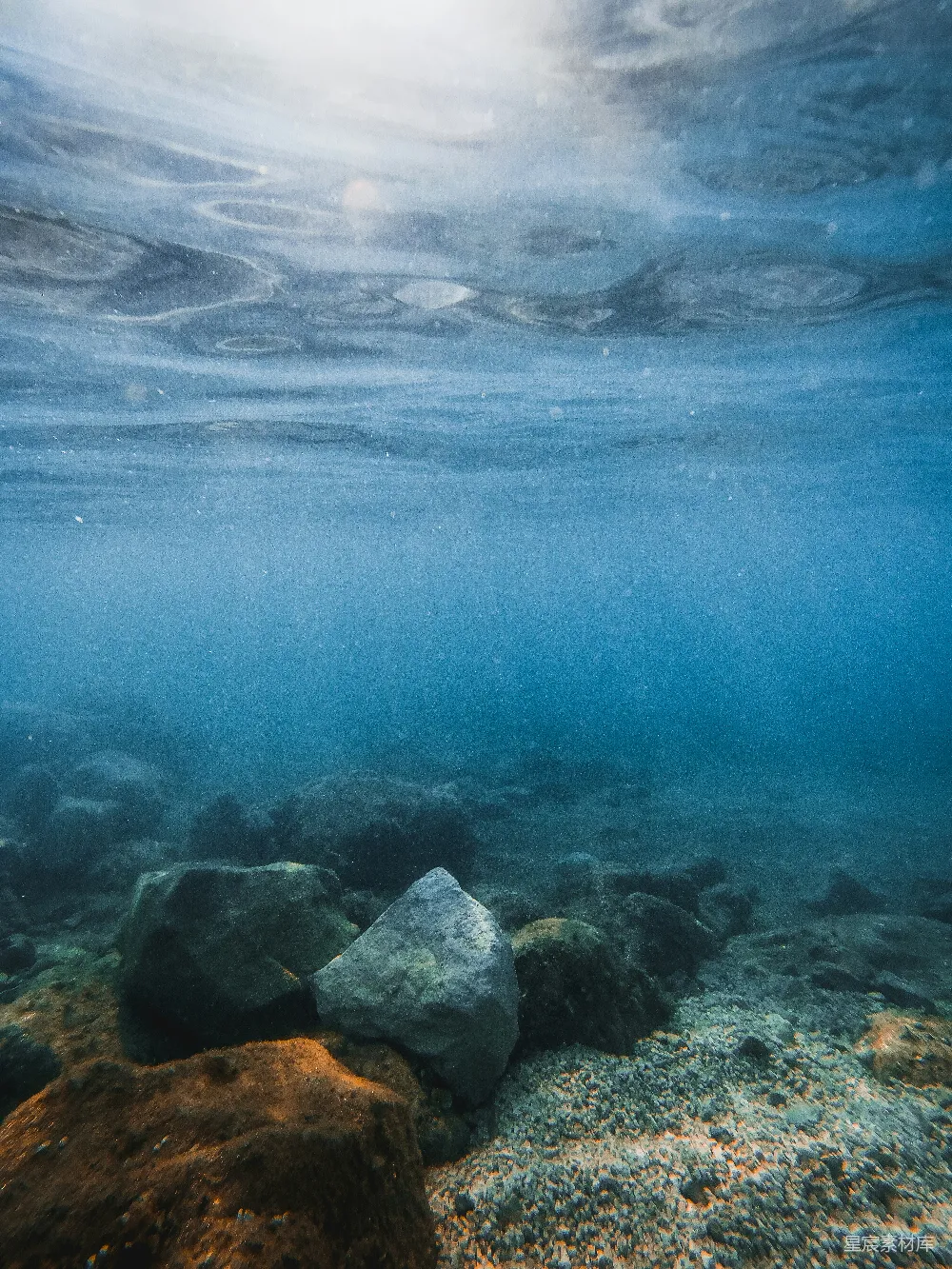 高清摄影 海洋 潜水 岩石 光线 宁静 海底的石块与光晕