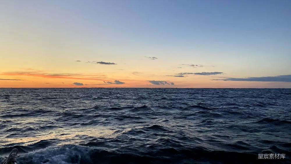 高清摄影 日落 海上 航拍 宁静 自然美景 日落时的海上航行