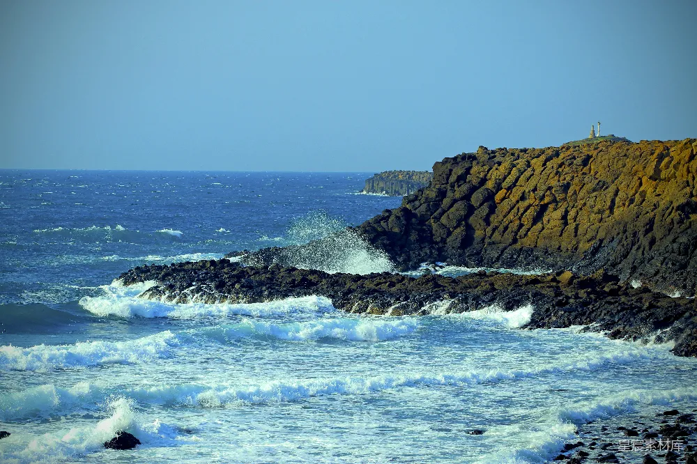 高清摄影 海岸线 海浪 自然风光 岩石 海洋 岩石海岸的海浪