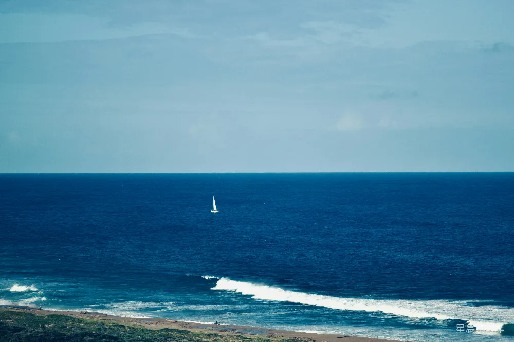高清摄影 海洋 帆船 宁静 自然 风景 孤独的帆船