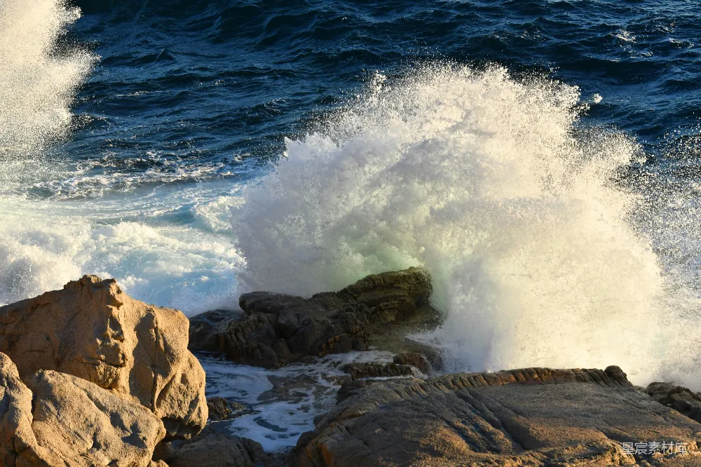 高清摄影 海浪 岩石 自然景观 海岸线 自然美 海浪冲击岩石