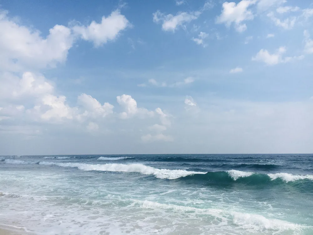 高清摄影 海浪 蓝天 自然风光 宁静 海滩 海浪与蓝天