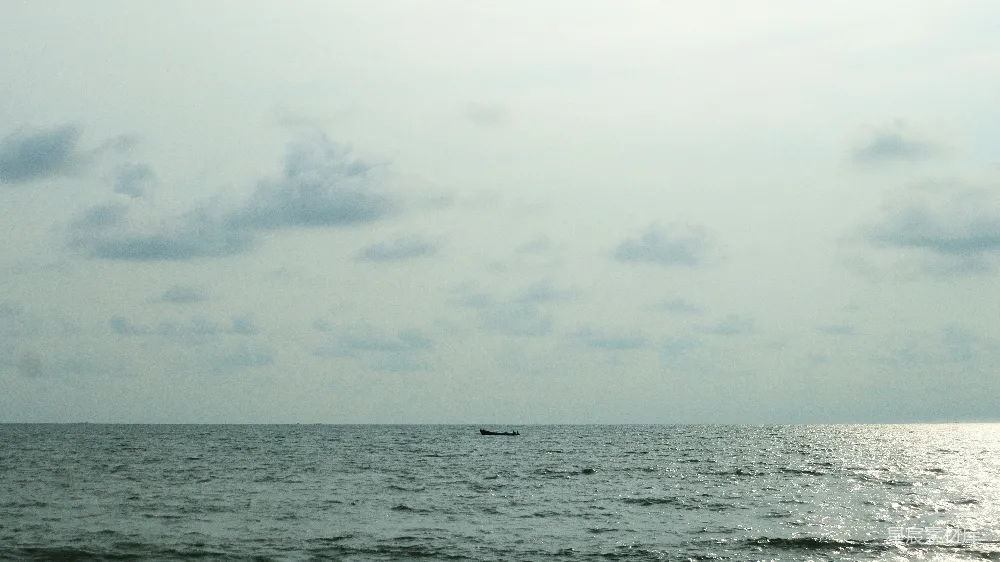 高清摄影 海景 孤独 宁静 自然 风景 孤舟海天间