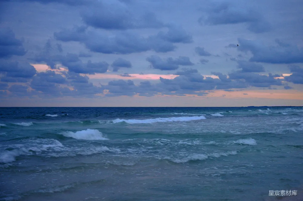 高清摄影 海景 黄昏 自然风光 宁静 海浪 黄昏时分的海浪