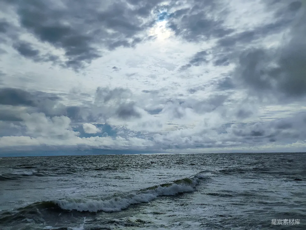 高清摄影 海洋 波浪 云层 自然风光 宁静 波涛汹涌的海洋