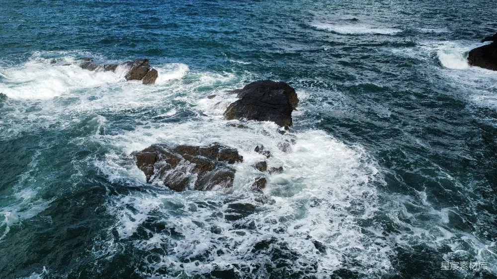 高清摄影 自然风光 海洋 动态 自然之美 户外 海浪拍打岩石