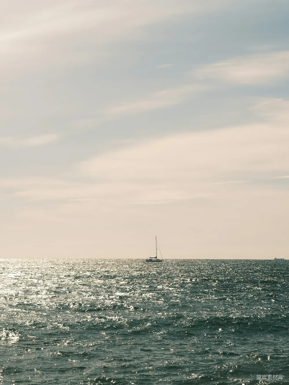 高清摄影 海景 帆船 宁静 自然 旅行 海上的孤独航行