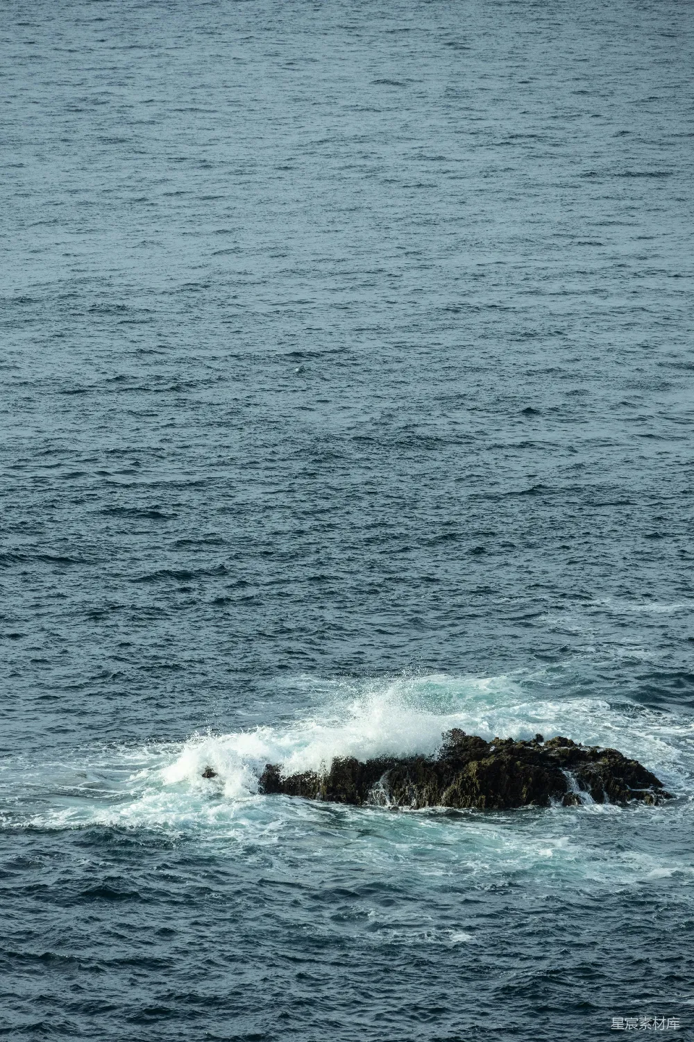 高清摄影 海洋 自然风光 动态场景 自然之美 海岸线 海浪拍打岩石