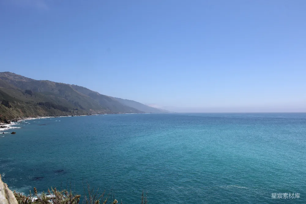 高清摄影 海岸线 自然风光 休闲旅游 户外摄影 宁静 蔚蓝海岸与青山