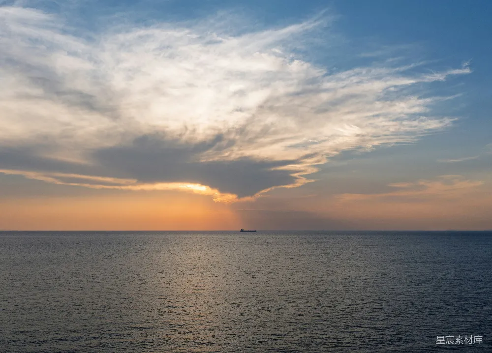 高清摄影 夕阳 海洋 孤独 自然景观 宁静 夕阳下的海上孤影