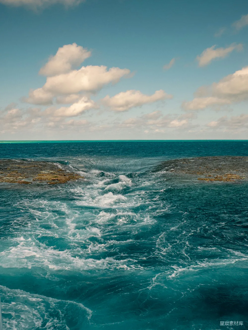 高清摄影 海洋 自然风光 宁静 海景 海岸 海浪与天空的交响曲