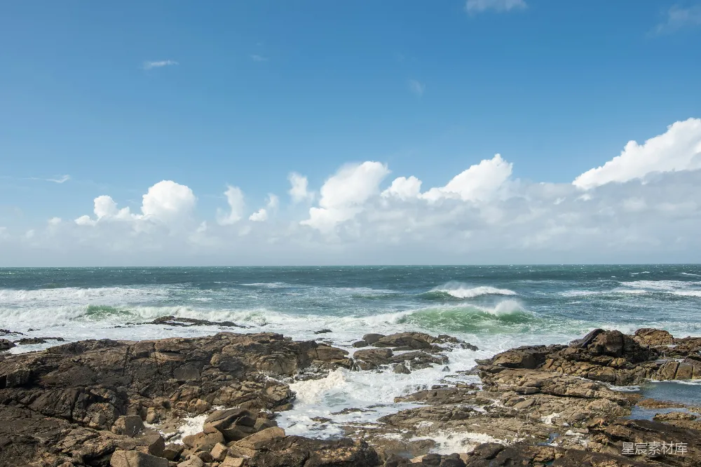 高清摄影 海岸 自然景观 海浪 岩石 海洋 海岸礁石与汹涌海浪