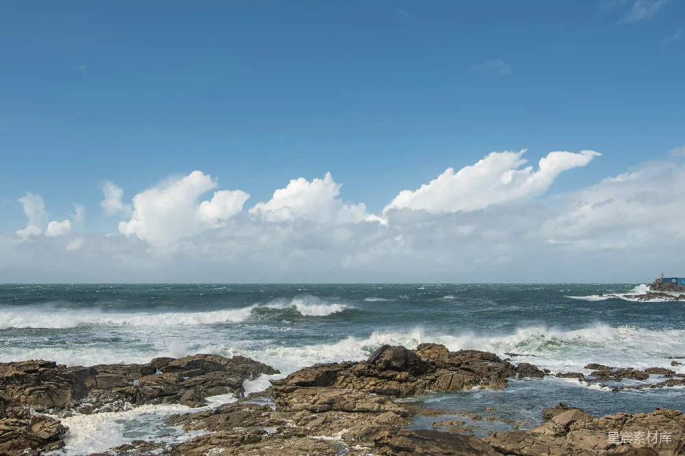 高清摄影 海岸 海洋 风暴 自然景观 户外 狂风巨浪拍打岩石的海岸