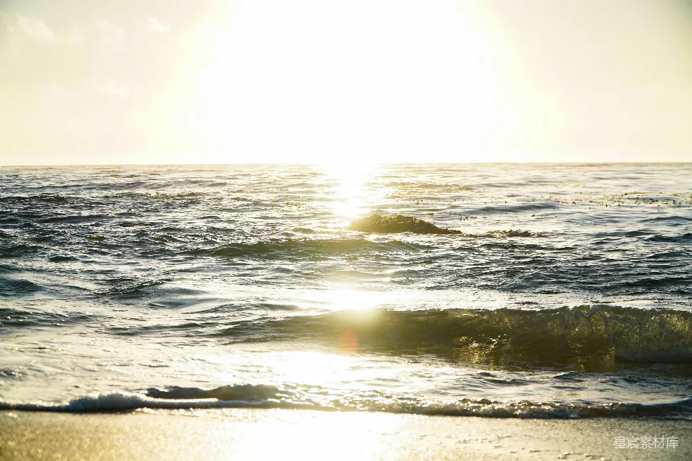高清摄影 海滩 日落 自然风光 宁静 海浪 日落海滩