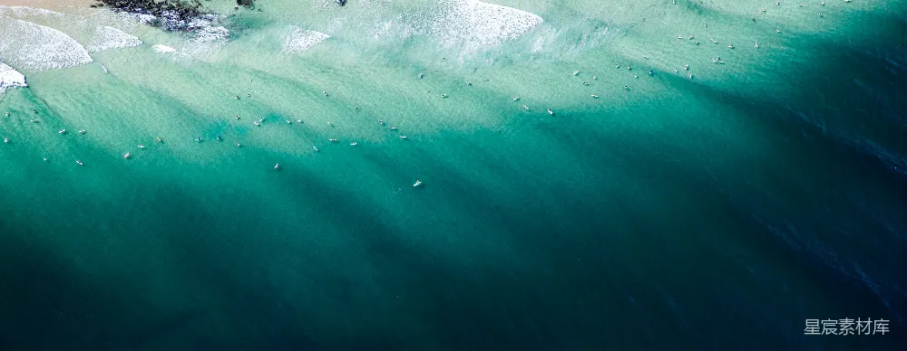 高清摄影 海滩 冲浪 俯瞰 自然 休闲 俯瞰海滩上的冲浪者