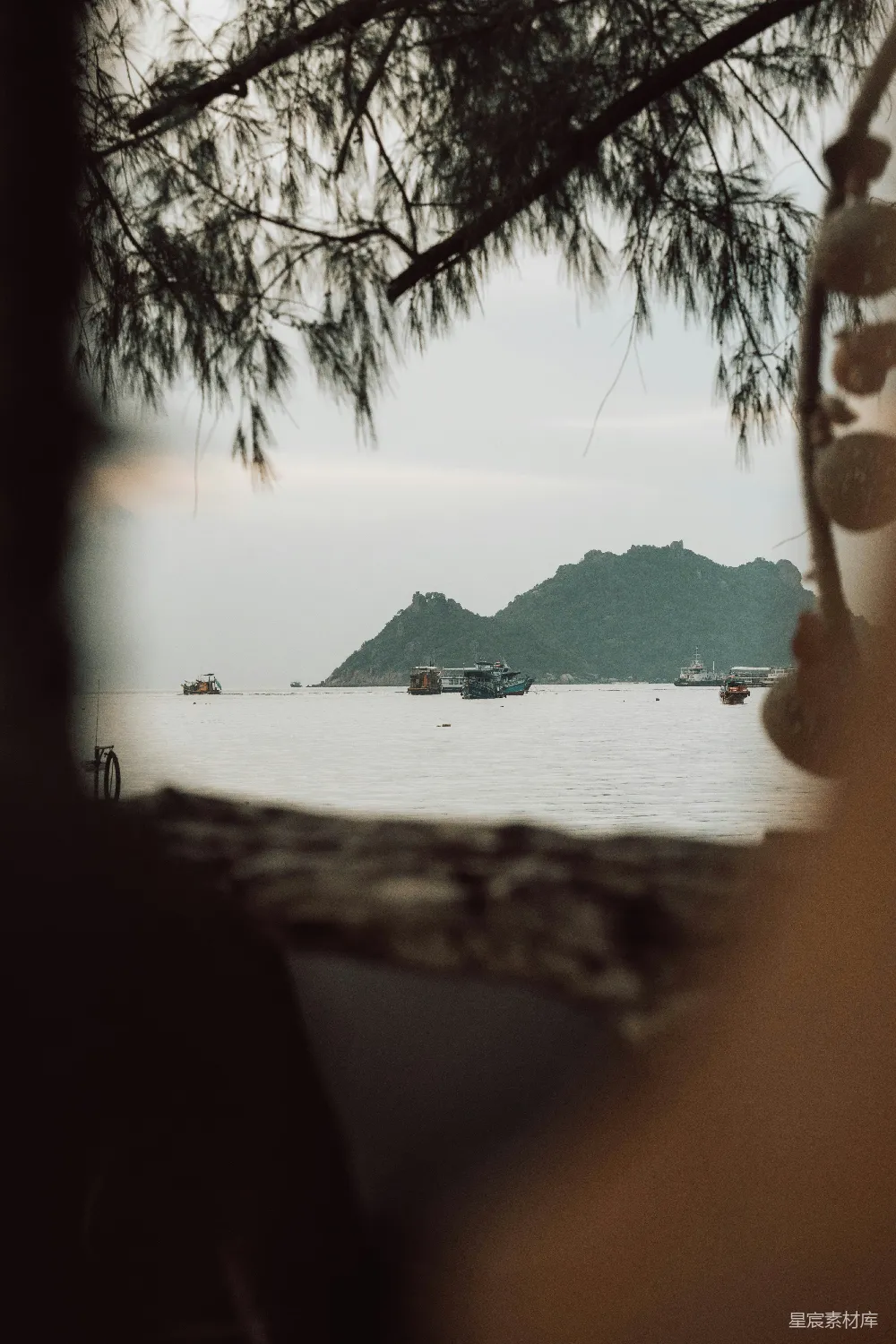 高清摄影 海景 自然 宁静 风景 船只 海边的静谧与自然