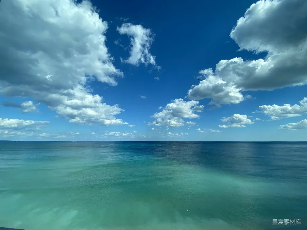 高清摄影 海景 蓝天 白云 宁静 自然 蓝天白云下的宁静海景