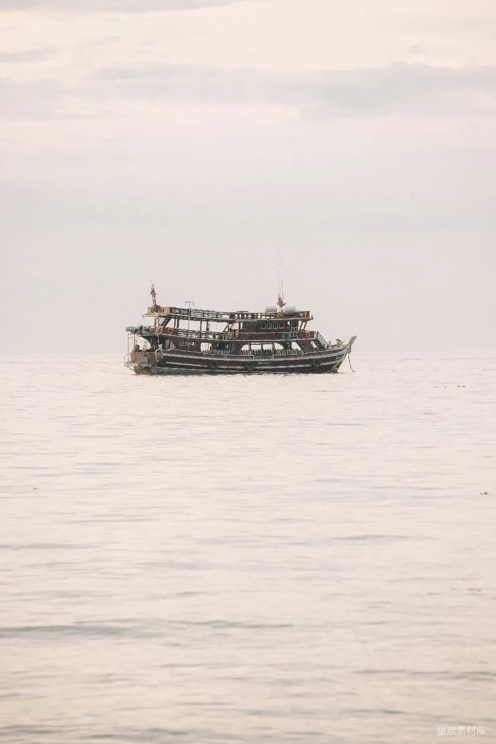 高清摄影 船只 海景 平静 旅游 自然 静谧海上的船只