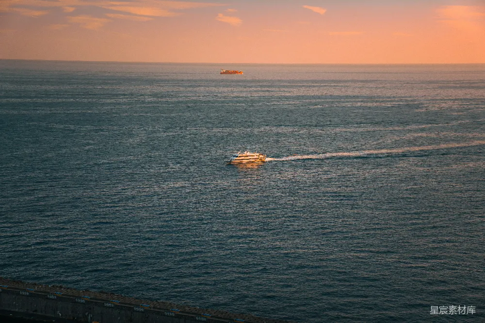 高清摄影 海景 日落 船只 宁静 自然 黄昏海上的独行者