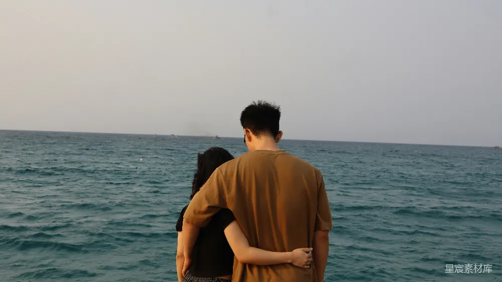 高清摄影 情侣 浪漫 海景 夕阳 亲密 海边的拥抱