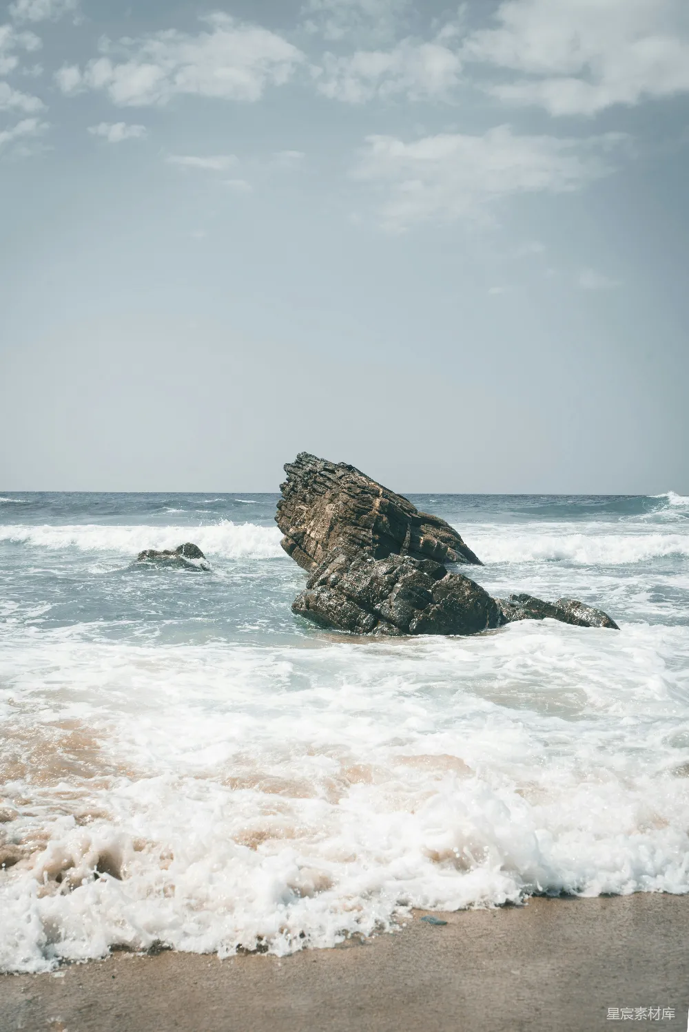 高清摄影 海滩 海洋 自然 风景 海岸 海浪拍打岩石