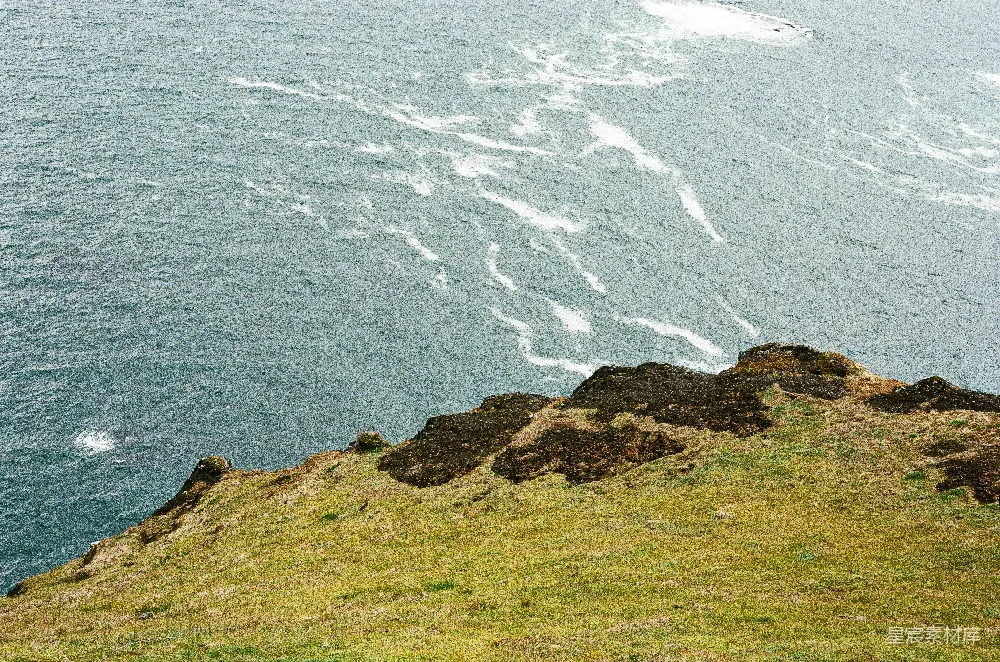 高清摄影 海岸 悬崖 自然风光 风浪 风景 海岸悬崖上的风与海
