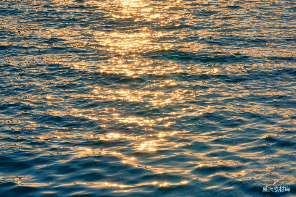 高清摄影 夕阳 水面 波光 自然 宁静 夕阳下的波光粼粼