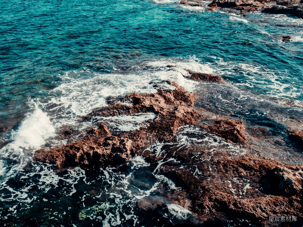 高清摄影 海洋 自然 风景 水 岩石 海浪拍打岩石