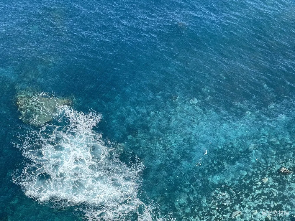 高清摄影 海洋 自然 波浪 礁石 宁静 蔚蓝海洋的波浪与礁石