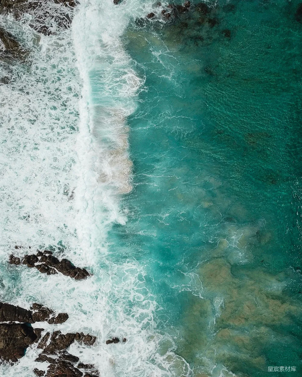 高清摄影 海浪 航拍 自然风光 海岸线 海洋 海浪拍打岩石的航拍视角