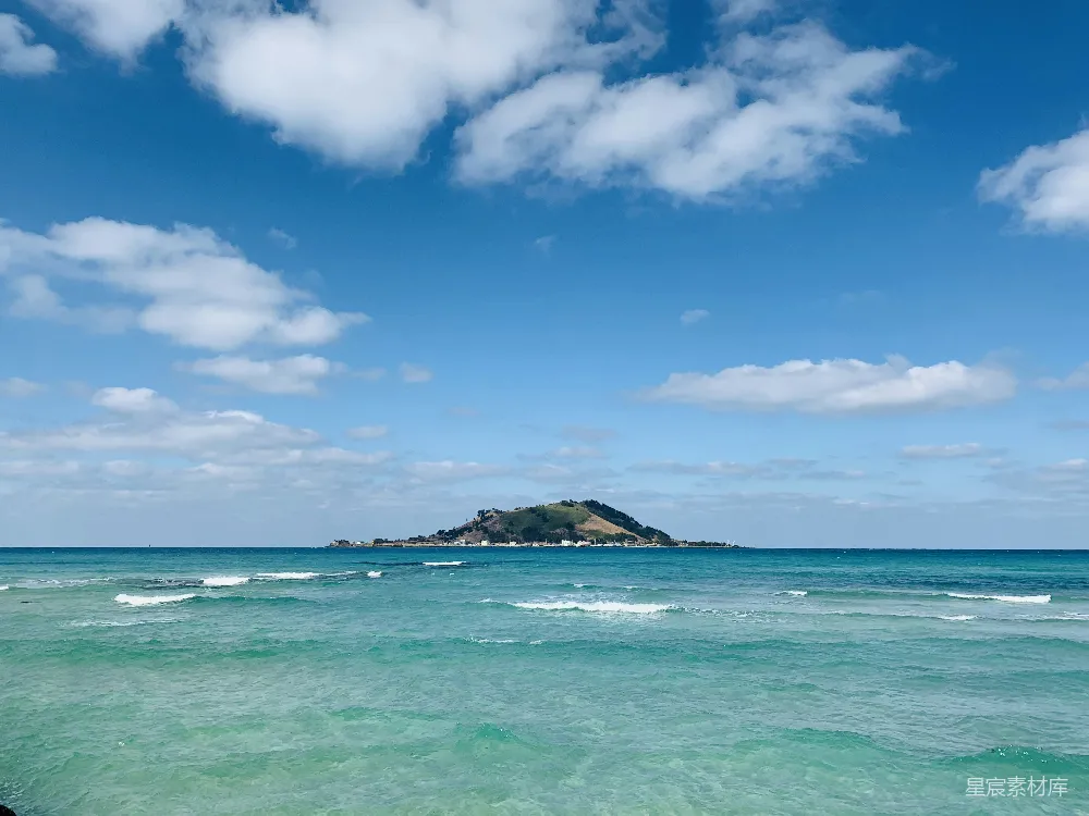 高清摄影 海滩 蓝天 海岸线 自然风光 度假 碧海蓝天下的宁静海岸