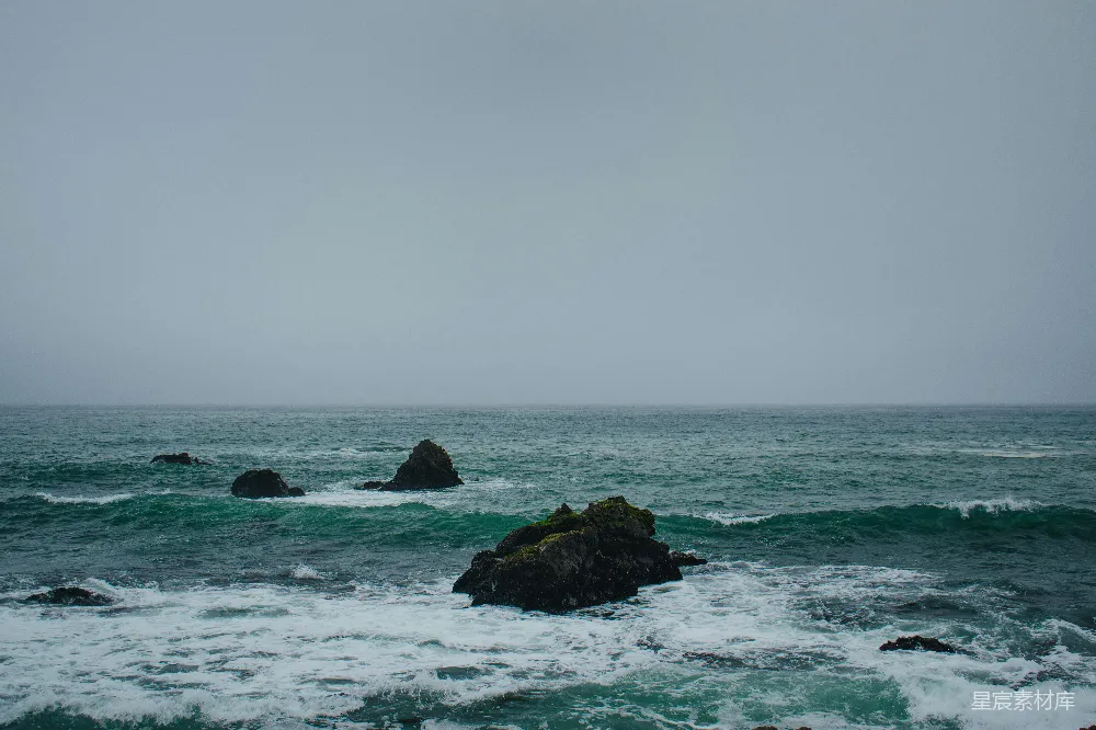 高清摄影 海岸线 雾气 岩石 海洋 自然风光 雾蒙蒙的海岸线
