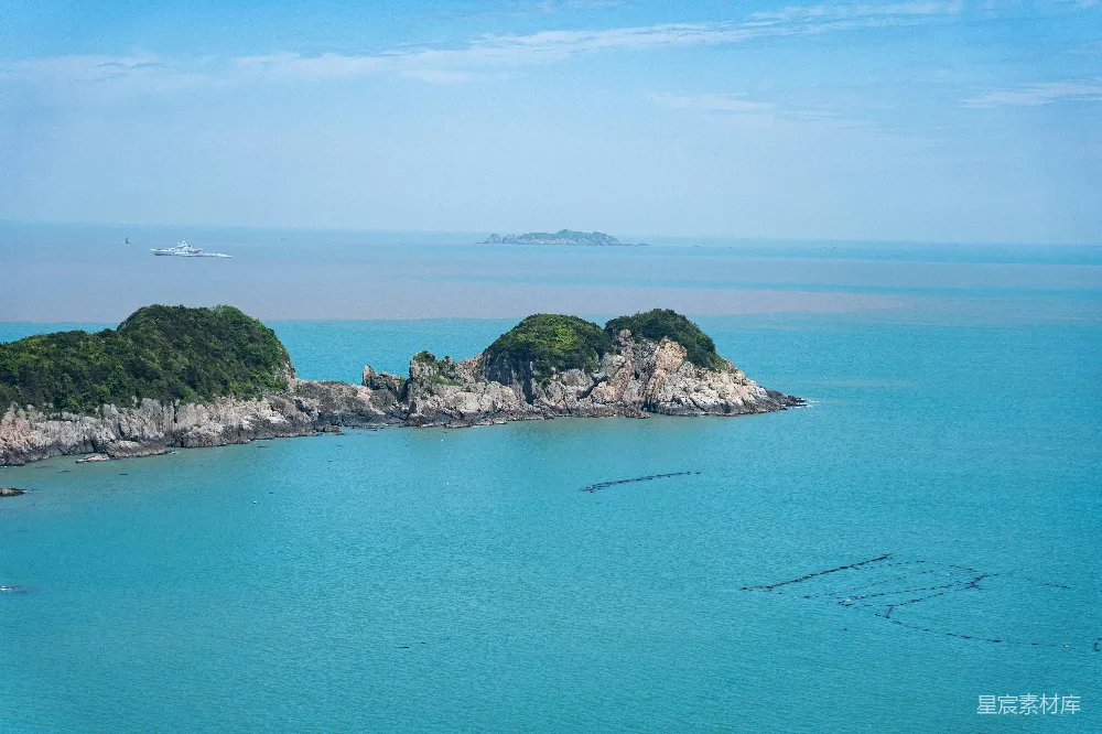 高清摄影 海景 自然风光 宁静 岛屿 海岸 碧海蓝天与孤岛的宁静美景