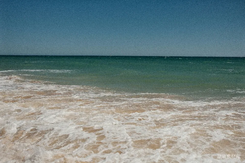 高清摄影 海滩 海浪 自然风光 宁静 海岸 海滩上的海浪