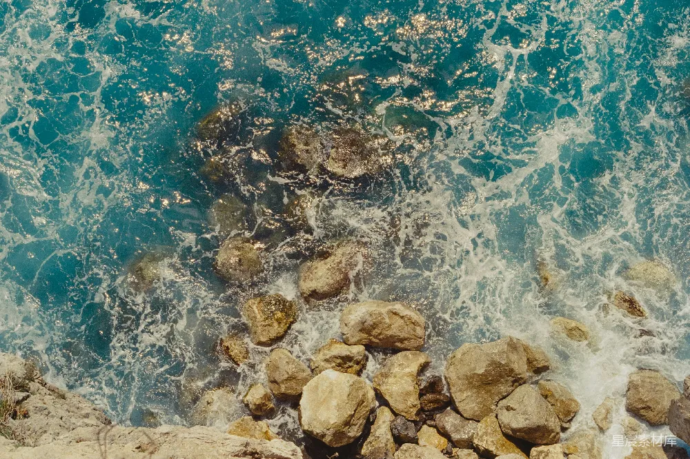 高清摄影 海浪 岩石 自然风光 俯视图 海岸线 海浪拍打岩石的俯瞰视角
