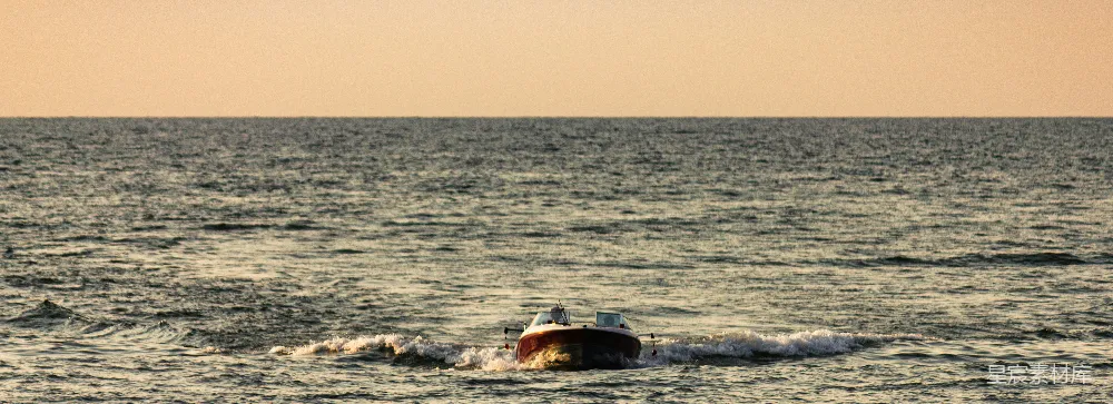 高清摄影 海景 船只 宁静 日落 自然 夕阳下的海上独行